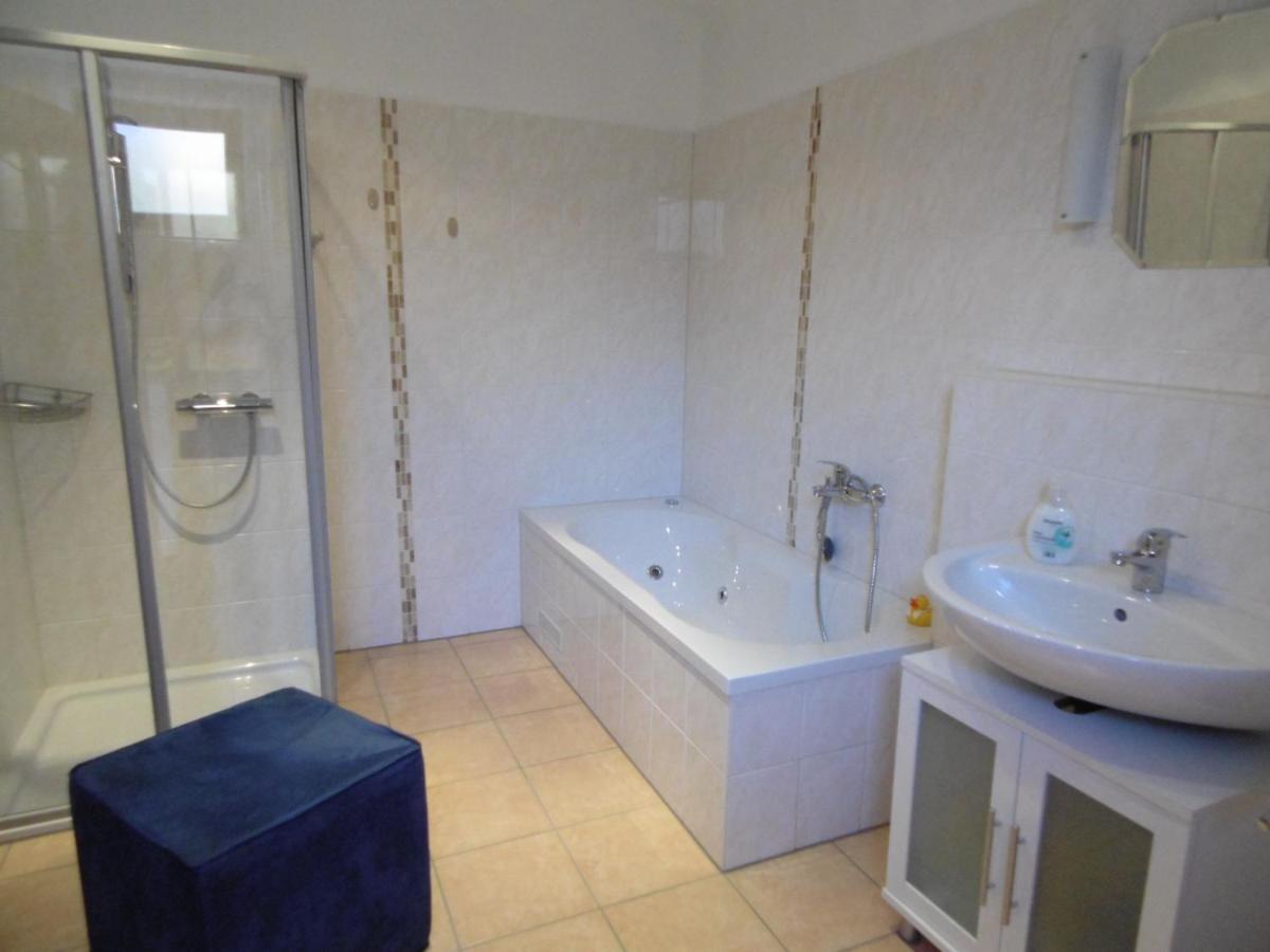Ferienwohnung Schaefer Waldbreitbach ภายนอก รูปภาพ