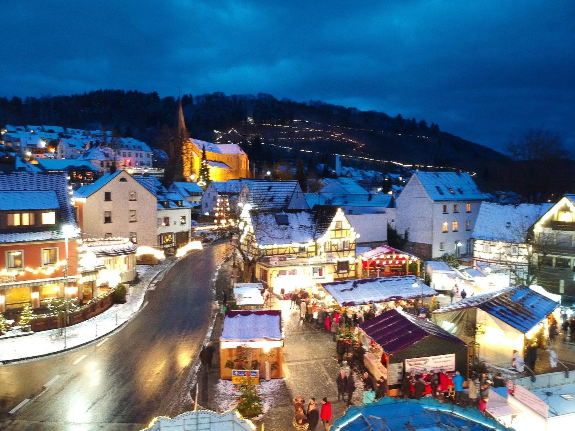 Ferienwohnung Schaefer Waldbreitbach ภายนอก รูปภาพ